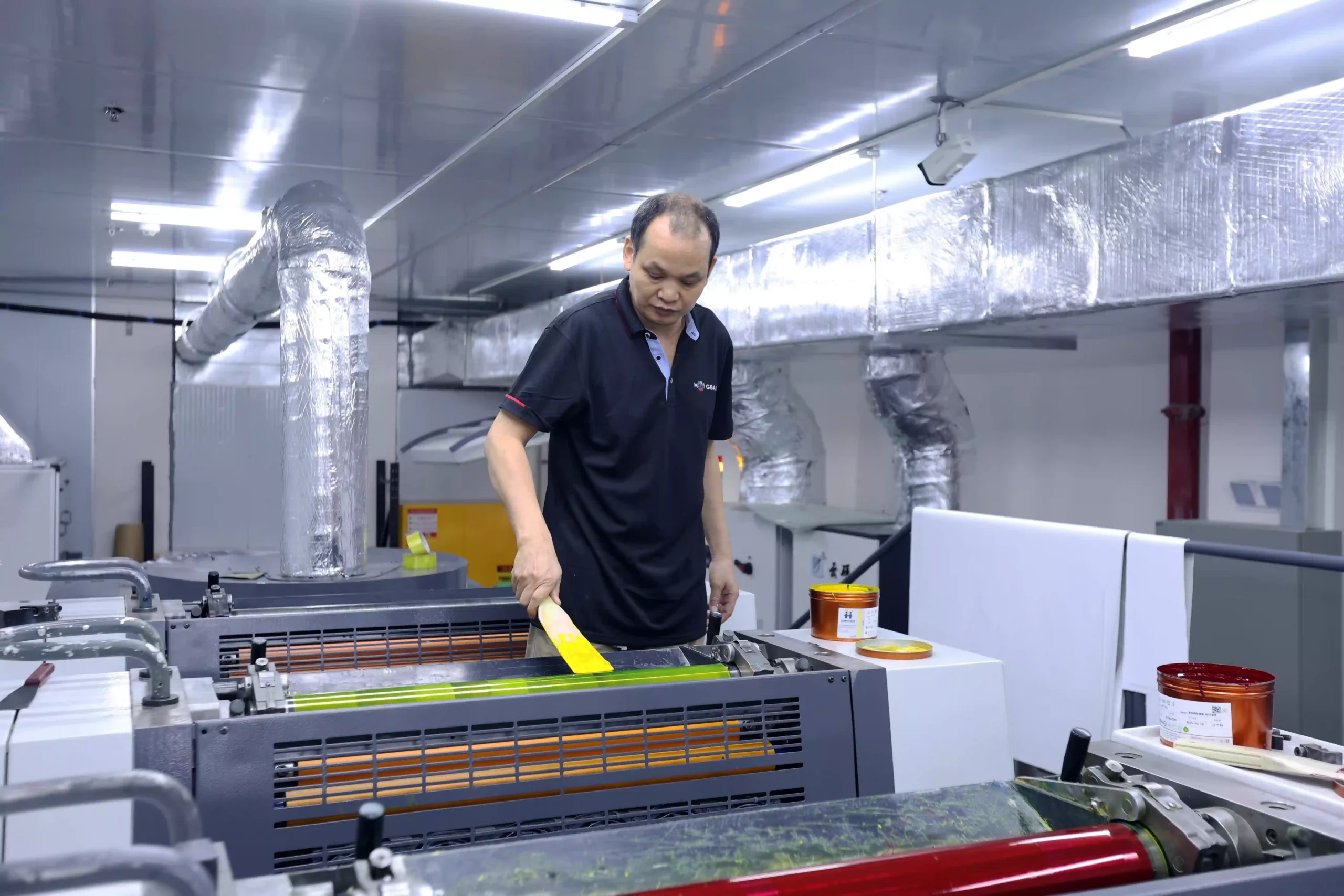 Multi-color automatic cylindrical screen printing machine