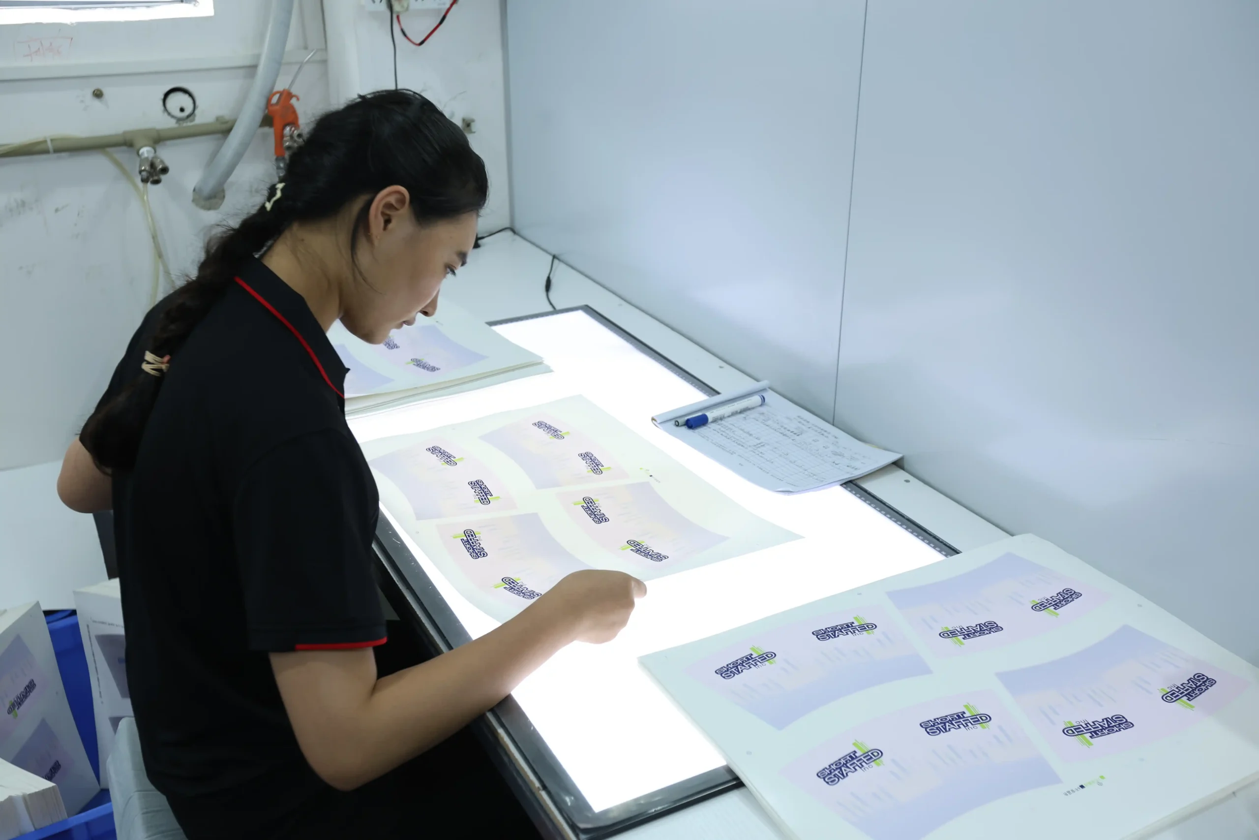 High-speed fiber laser marking station for stainless steel tumblers and serial numbers