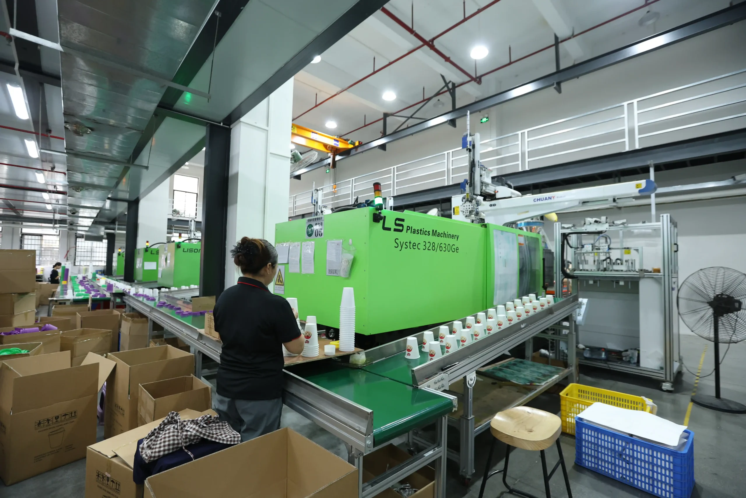 Precision CNC-machined multi-cavity injection molds for tumblers and bottles