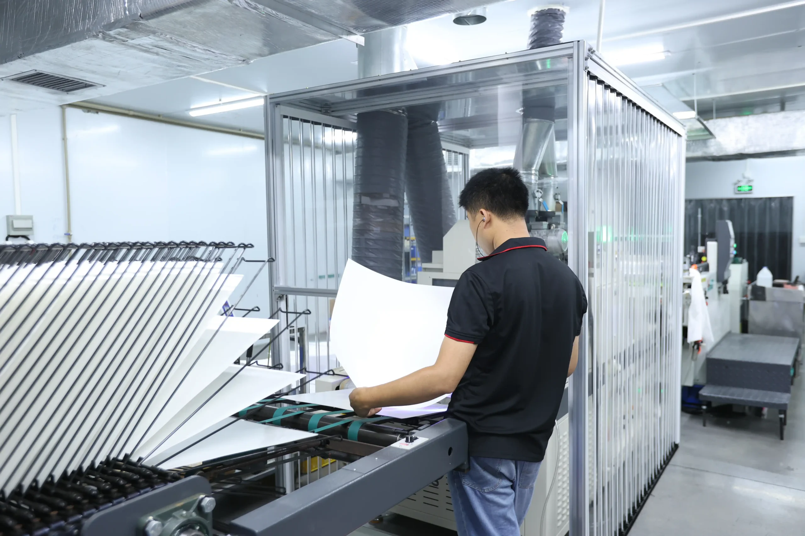 Automatic roll-to-roll heat transfer machine for photo-realistic tumbler wraps