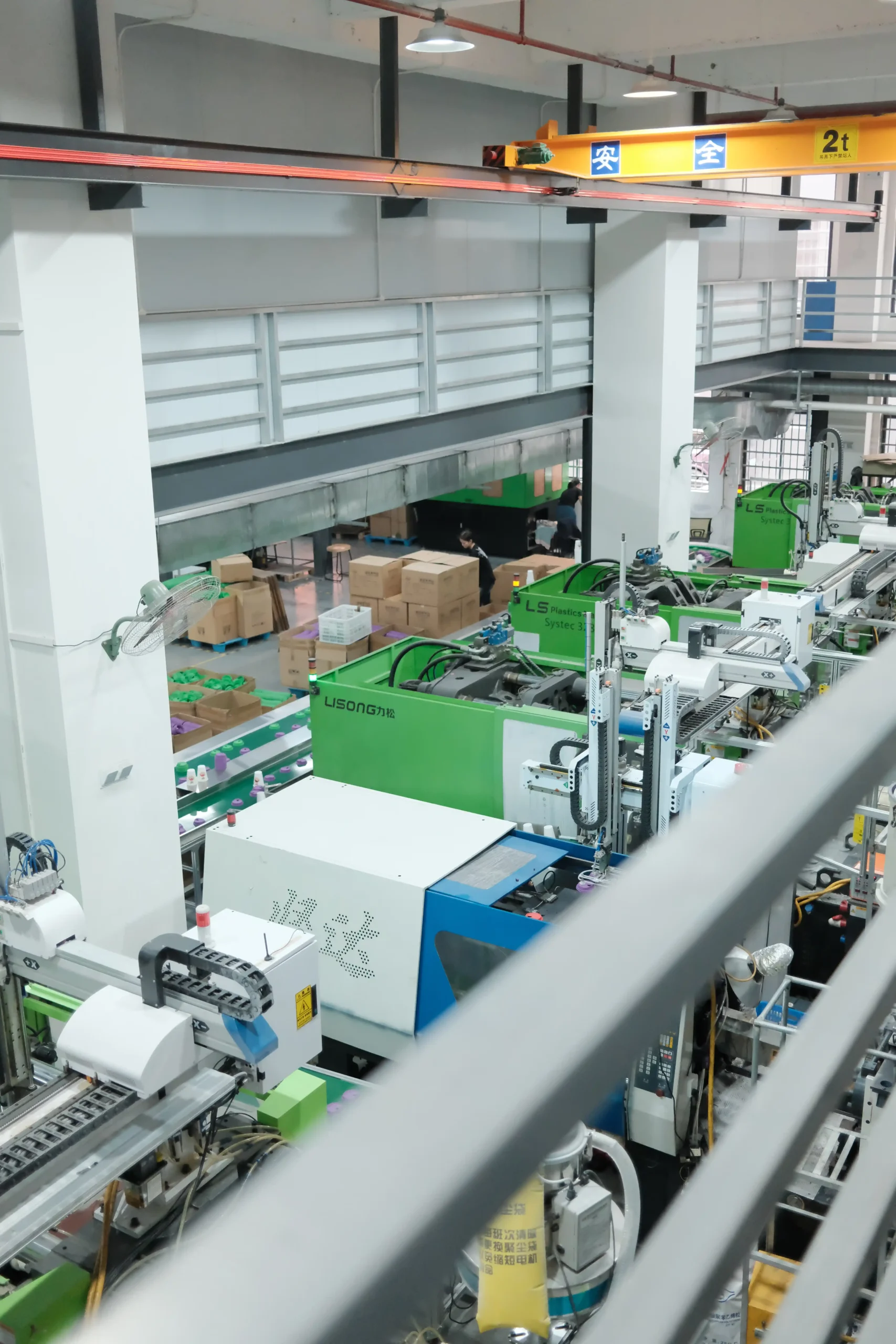 Dual-shot injection molding machine for soft grip lid handles